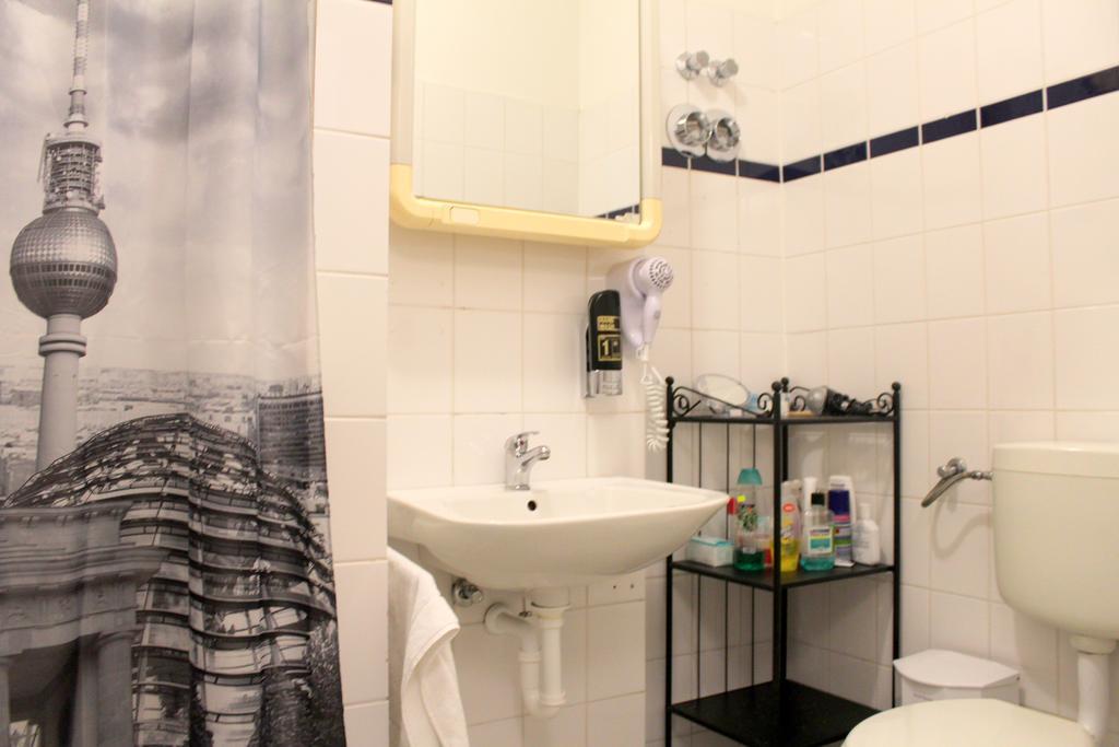 Einzelzimmer mit Gemeinschaftsbad
