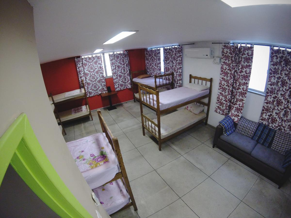 Cama em Dormitório Misto com 10 Camas